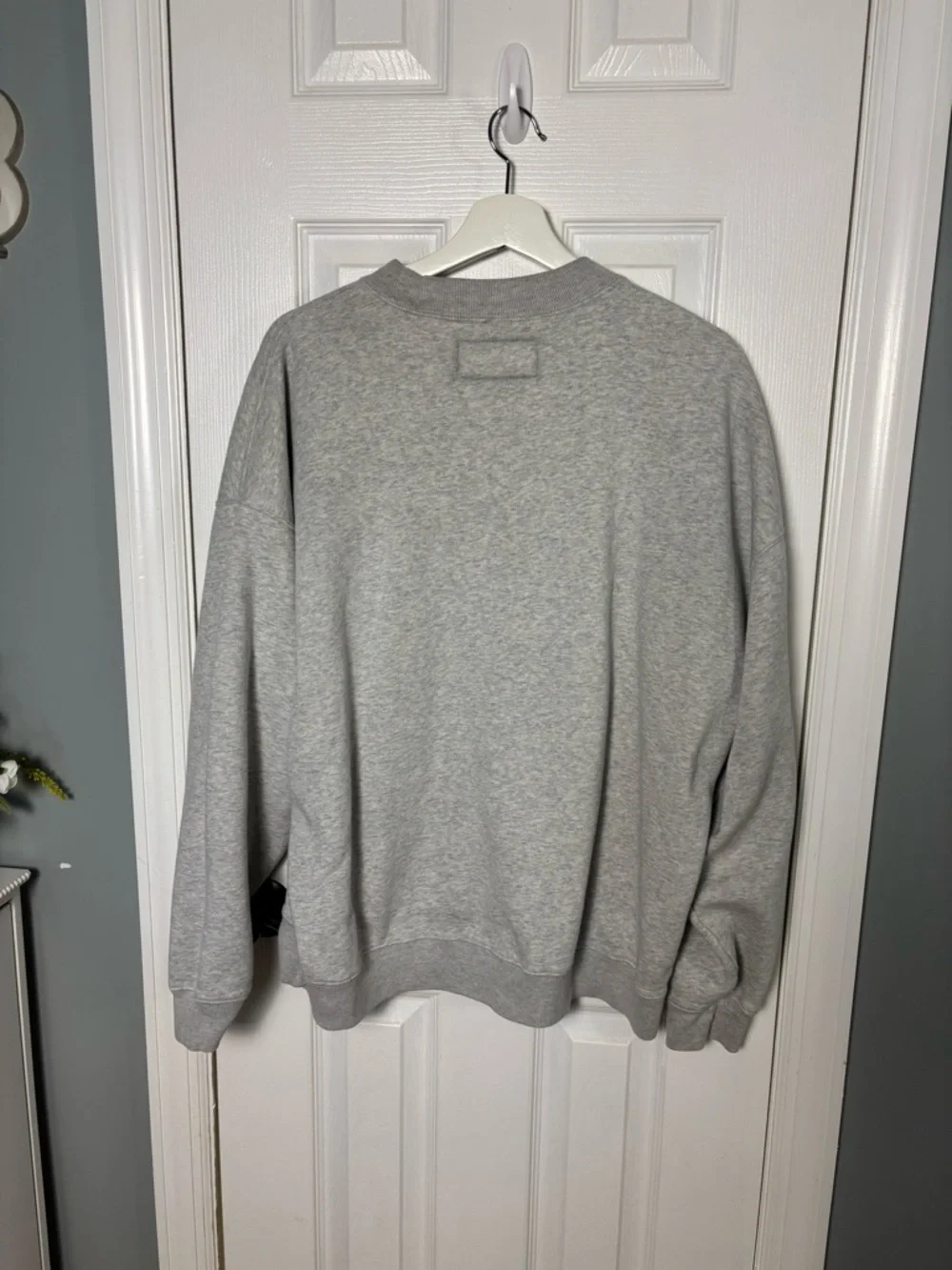 Abercrombie & Fitch Gray Crewneck Sweatshirt with Green Jets Graphic - Picture 3 of 3